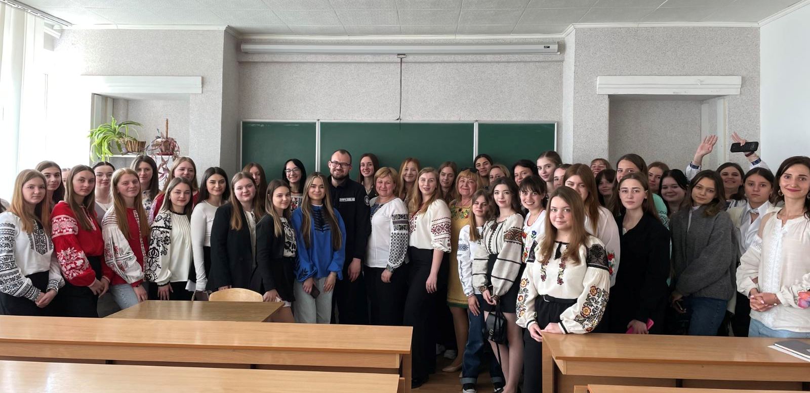 Спільне фото після завершення зустрічі